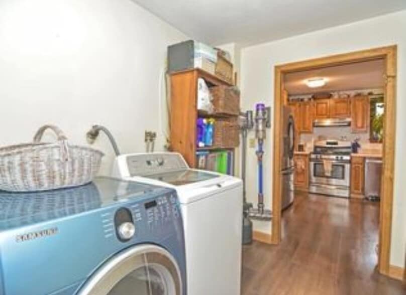 Building Photo - 393 Kelley Blvd