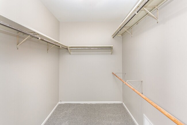 Building Photo - 355 Crestwood Ct