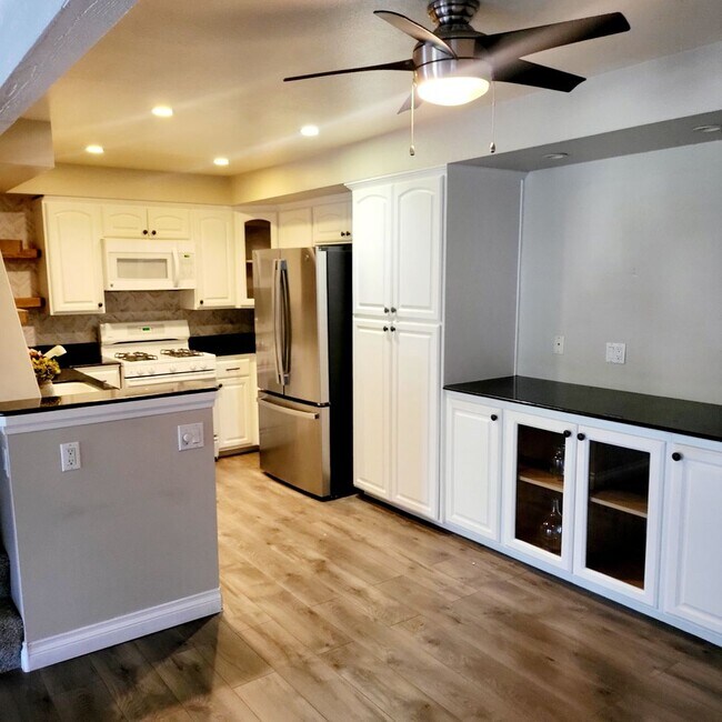 Building Photo - Carmel Valley, 1 bedroom plus loft (office or 2nd bedroom), Fireplace, Balcony, Wonderful surroun...