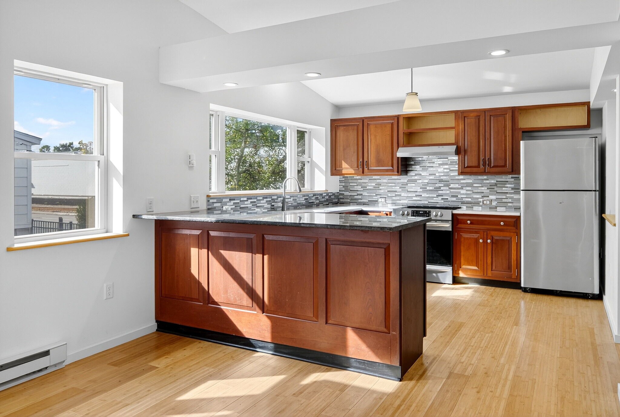 Building Photo - 321 N Fulton St