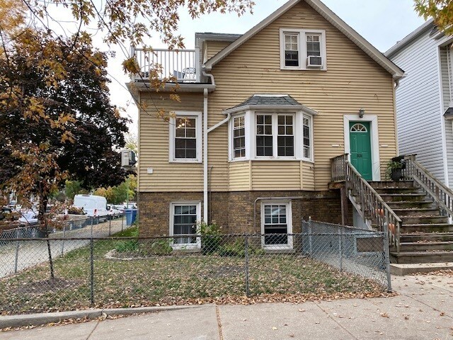 Building Photo - 3136 N Paulina St