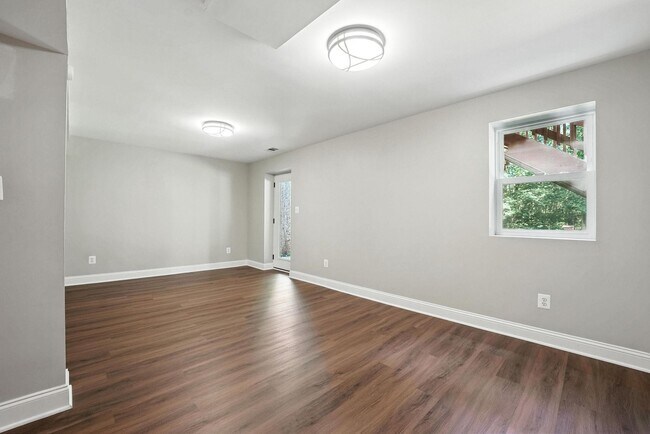 Building Photo - 11109 Ravine Dr