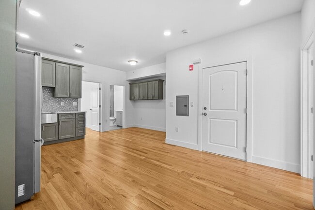 Building Photo - 1400 9th St