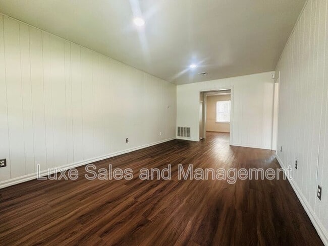 Building Photo - 3228 S Clegern St