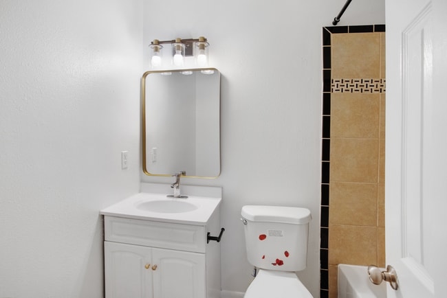 Building Photo - Town House in Stafford