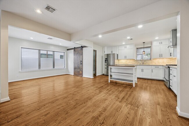 Building Photo - 1719 W 23rd St