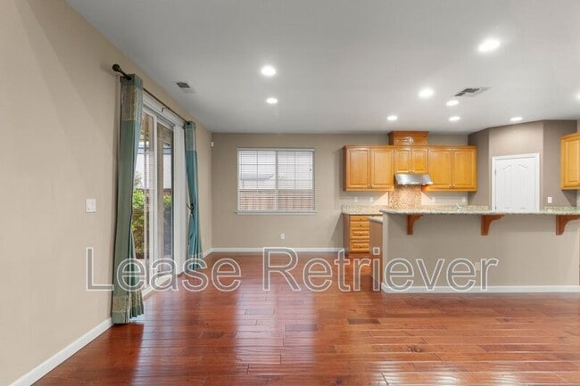 Building Photo - 265-269 S Sonrisa St