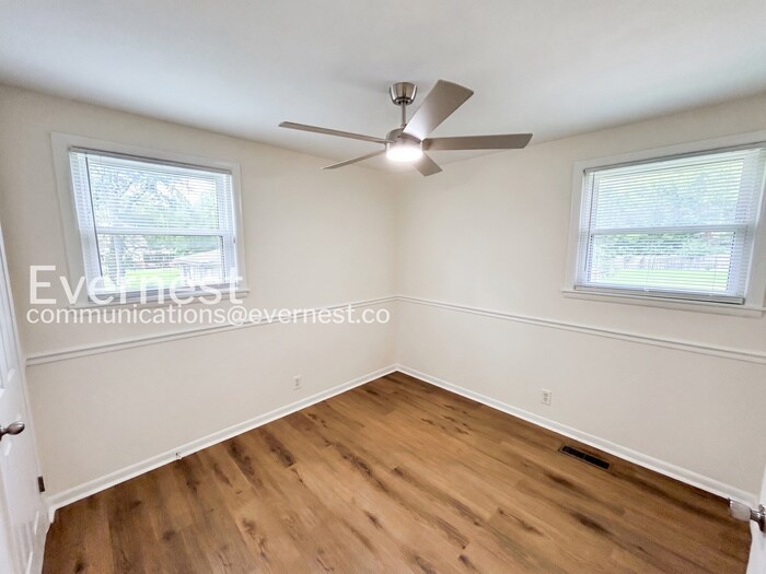 Building Photo - 4017 Meadow Rd
