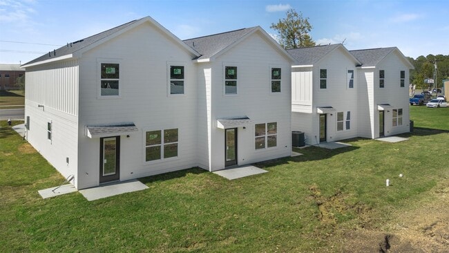 Building Photo - 3150 N Cleveland St