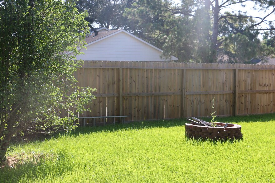 Building Photo - 446 Richvale Ln