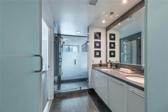 Building Photo - 90 SW 3rd St