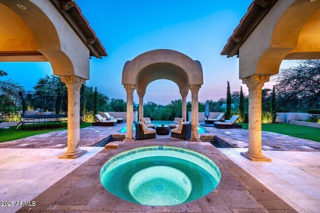 Building Photo - 6050 N Paradise View Dr