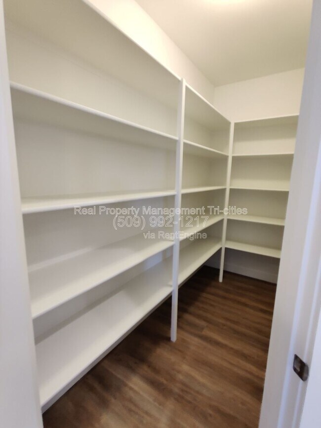 Building Photo - 386 Bedrock Loop