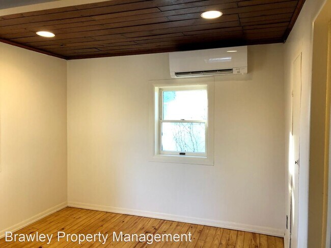Building Photo - Studio, 1 bath House - 308.5 S. Madison St
