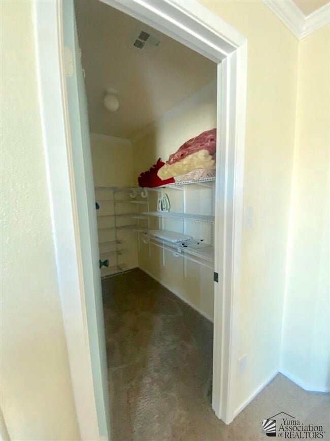 Building Photo - Furnished 3 bed/2bath HOME