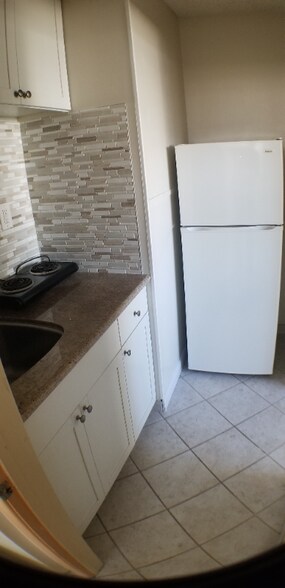 Building Photo - 520 S Flower St