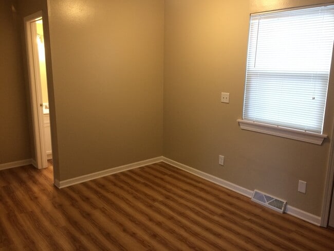 Building Photo - Updated Madison West townhomes - stainless appliances and many other upgrades