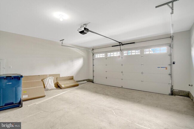 Building Photo - 9418 Dandelion Dr
