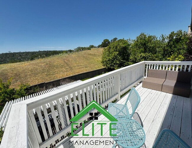 Building Photo - Scenic View Balcony and Beautiful 4-Bedroo...