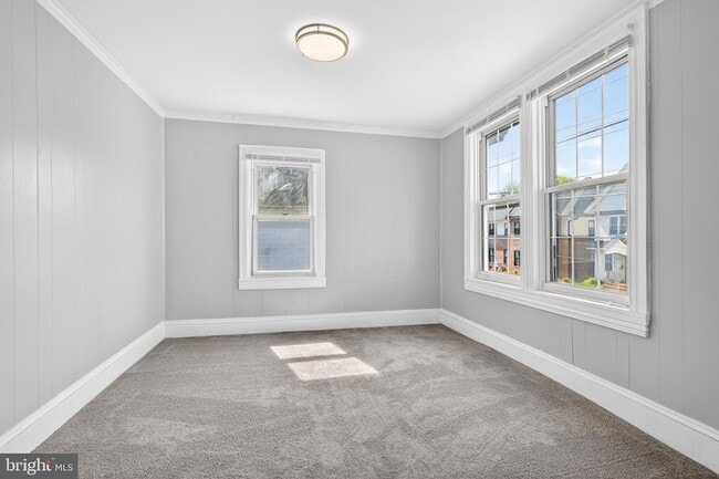 Building Photo - 216 W Division St