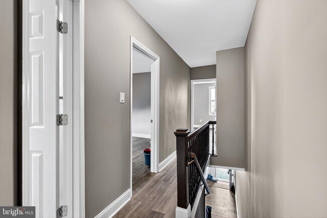 Building Photo - 15 Adella Ave
