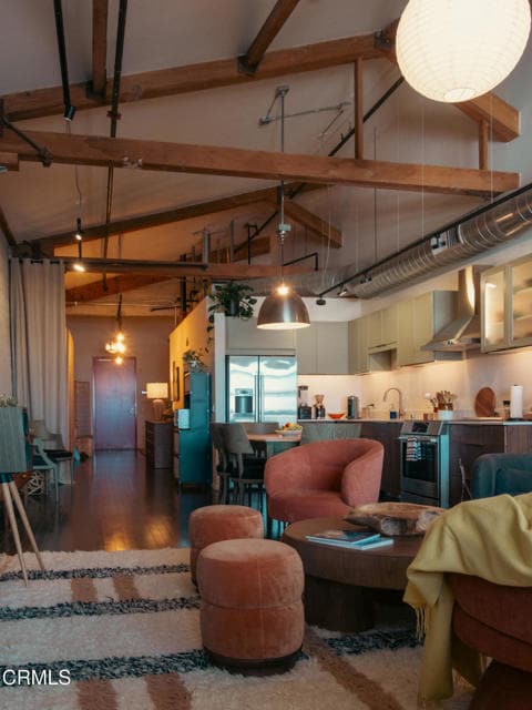 Building Photo - 530 S Hewitt St