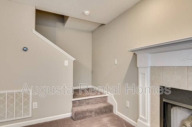 Building Photo - 4866 Orchard Hill Dr