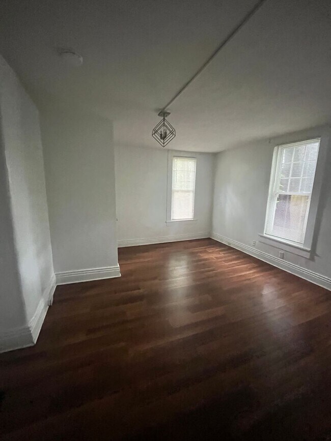 Building Photo - Gorgeous 3 bedroom updated house!
