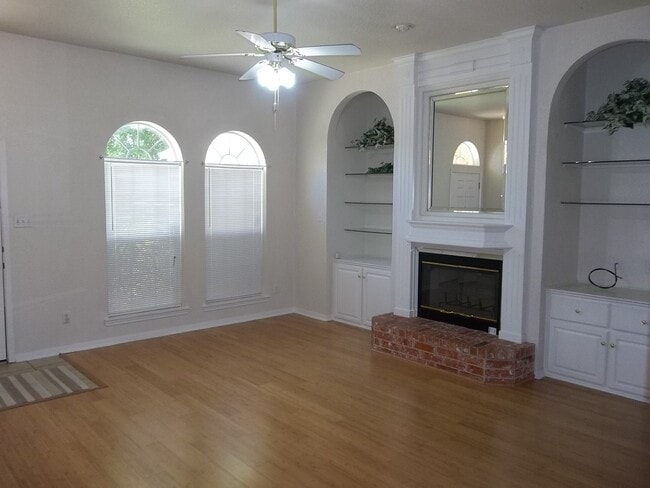 Building Photo - 2703 Kinney Dr