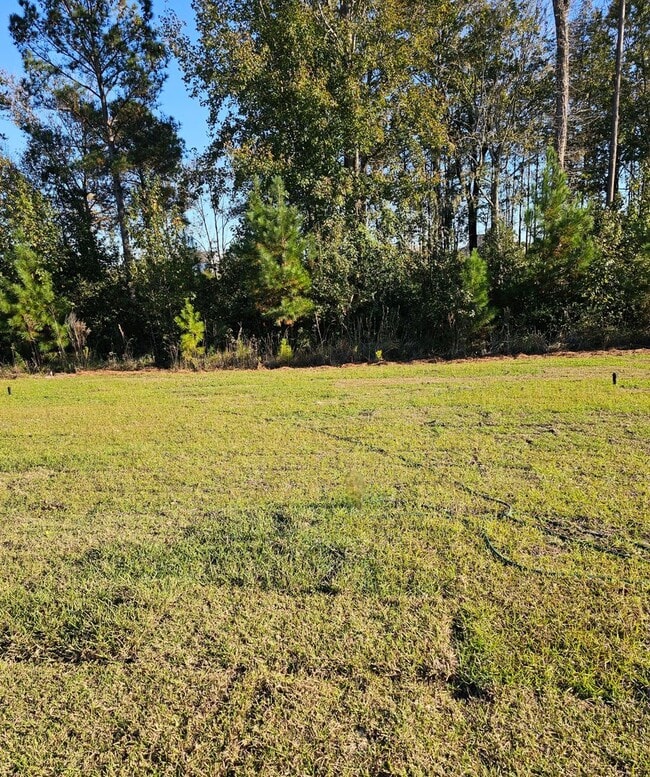 Building Photo - Live the Dream: Luxury Golf Course Living Awaits!
