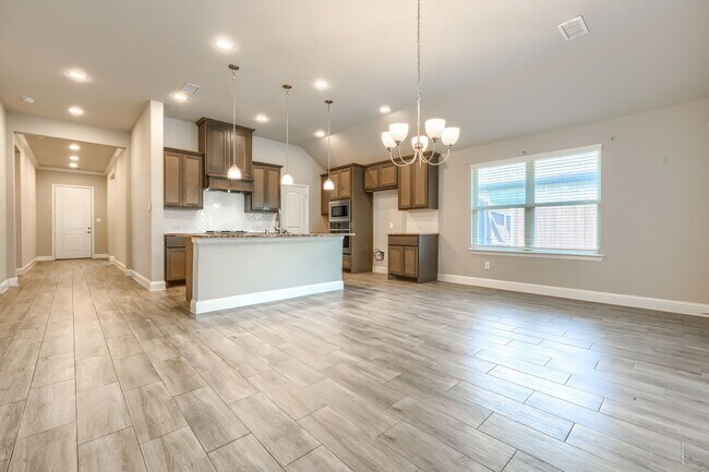 Building Photo - 580 Bradley Dr