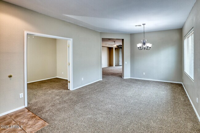 Building Photo - 844 E Indian Wells Pl