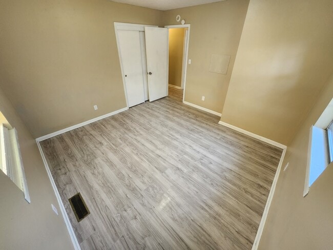 Building Photo - 925 N Linda Ave