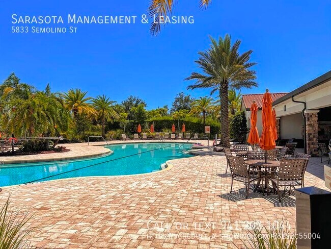 Building Photo - 2 Bed 2 Bath with Den Lake View Pool Home ...