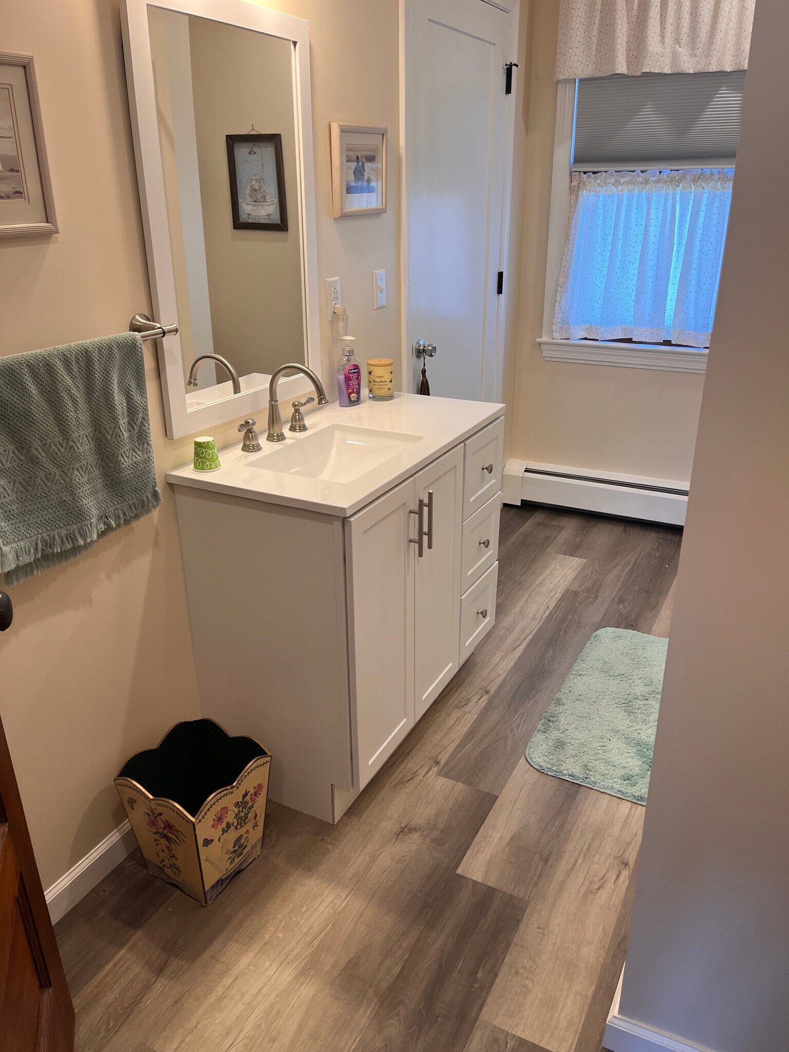 Full bath with laundry - 48 Church St