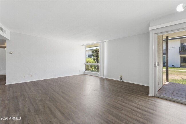 Building Photo - 3308 E Camelback Rd