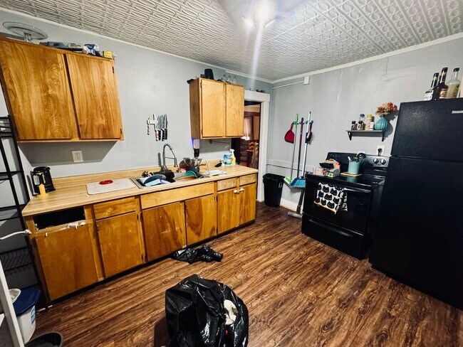 Building Photo - 64 Summer St