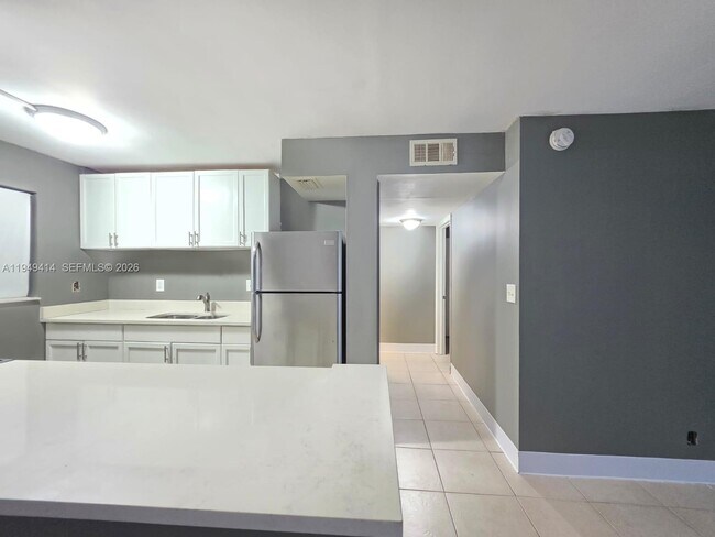 Building Photo - 1880 N Congress Ave