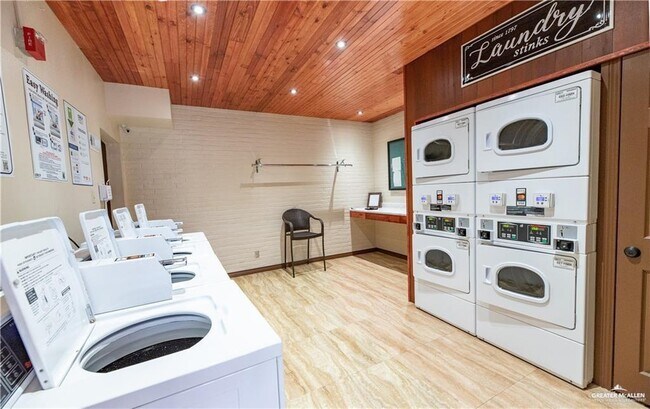 Building Photo - 2200 S 10th St