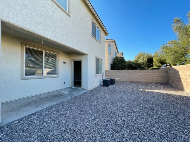 Building Photo - Spacious Living, Granite Counters, Great Location!