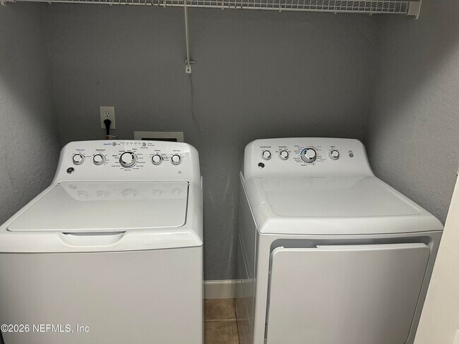 Building Photo - 1827 Lago Del Sur Drive