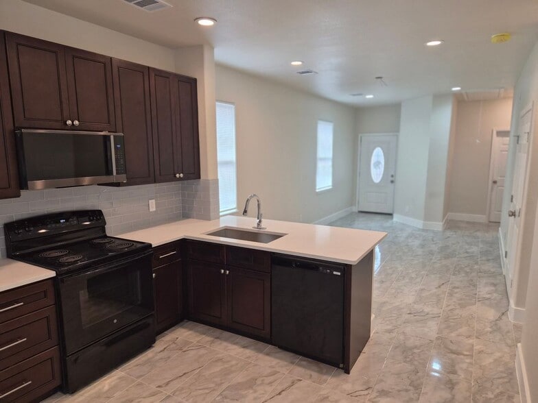 Building Photo - 9745 Black Gum