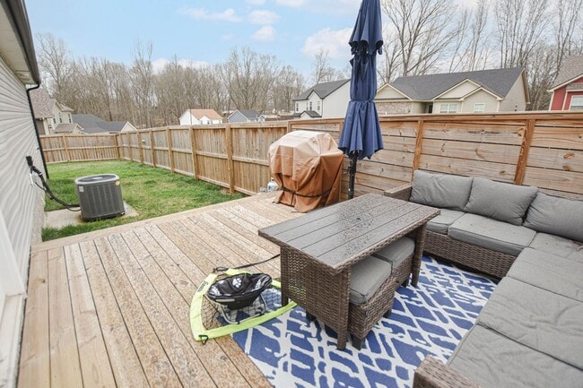 Building Photo - Pet Friendly Three Bedroom!