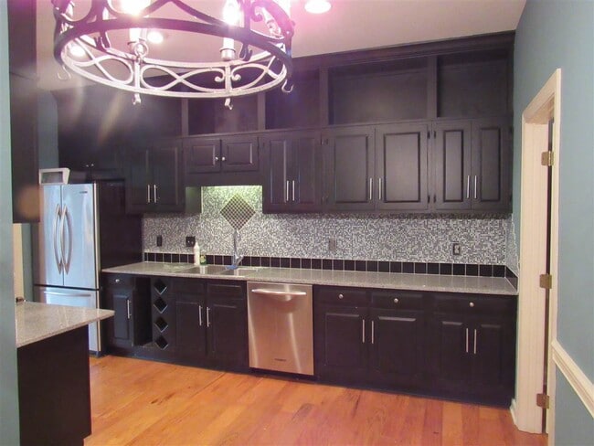 Building Photo - 255 Eastbrooke St