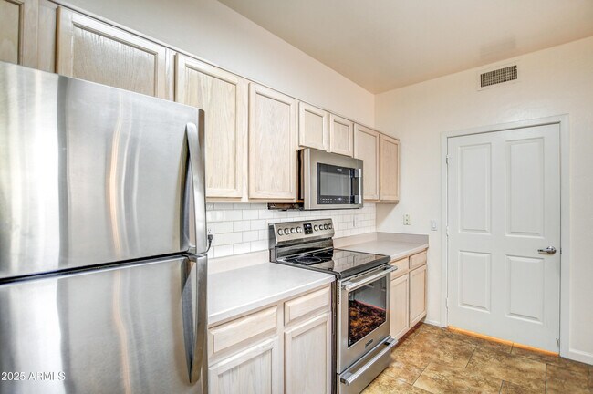 Building Photo - 11260 N 92nd St