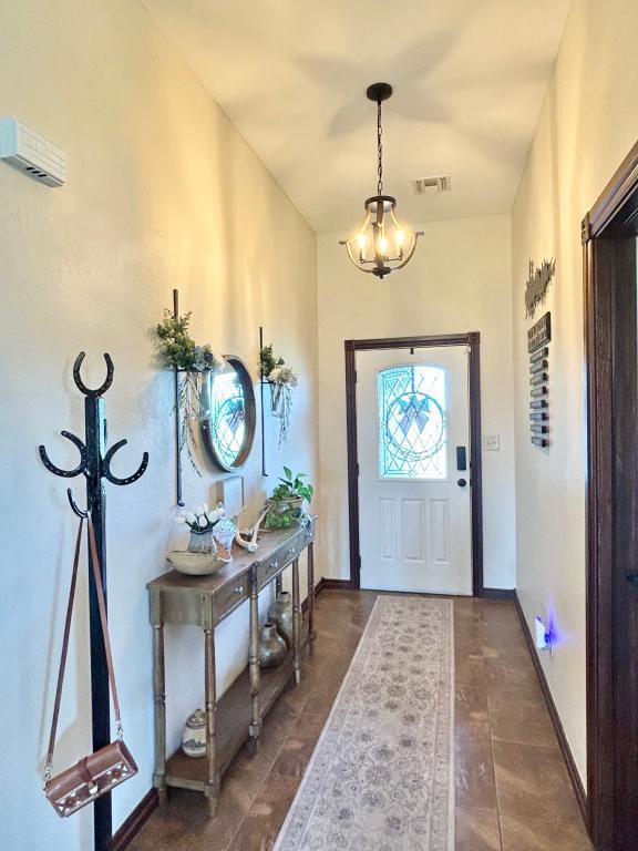Building Photo - 8470 SW Sun Valley Dr
