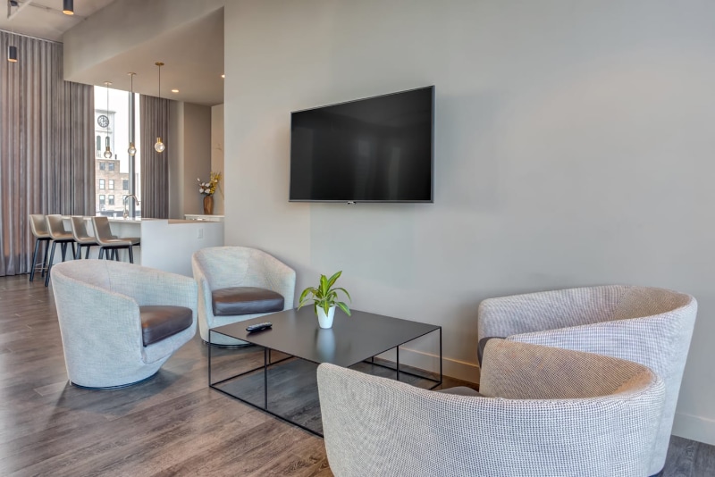 Building Photo - 333 S Halsted St