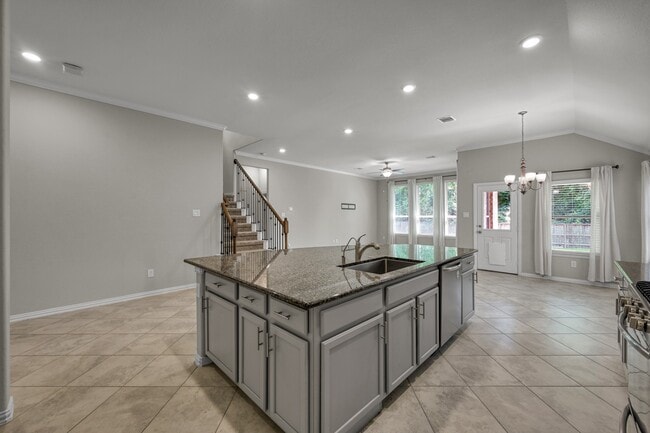 Building Photo - 122 S Bearkat Ct