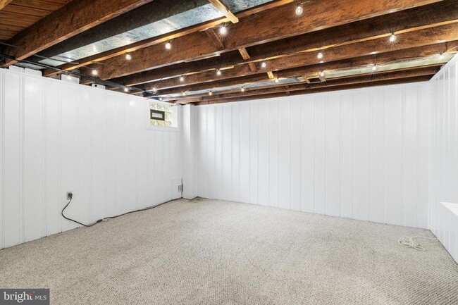 Building Photo - 121 Hopkins Rd