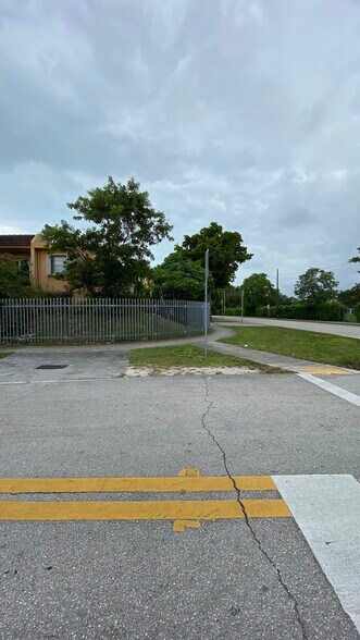 Building Photo - 3181 SW 13th St